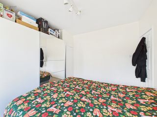 cam05591g0pr0102still019