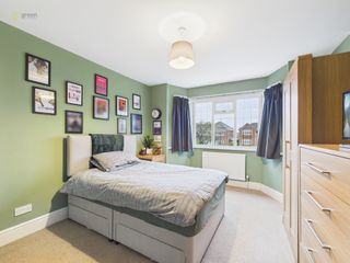 cam03830g0pr0268still009