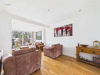 cam05591g0pr0147still055