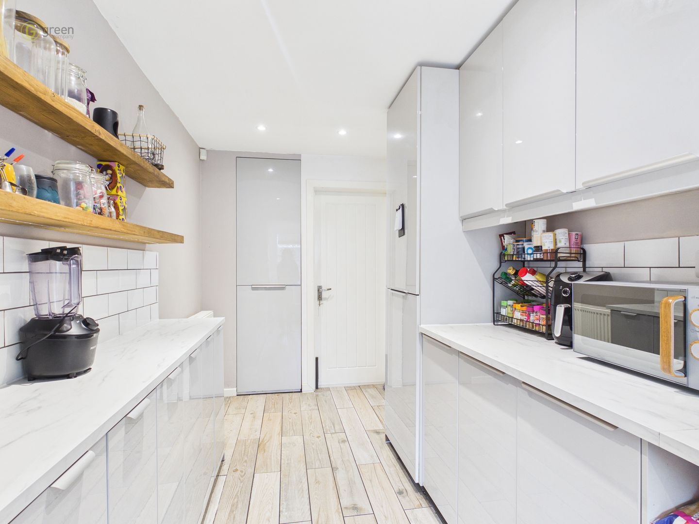 cam05591g0pr0165still010