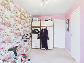 cam05591g0pr0164still028