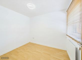 cam01698g0pr0212still018001