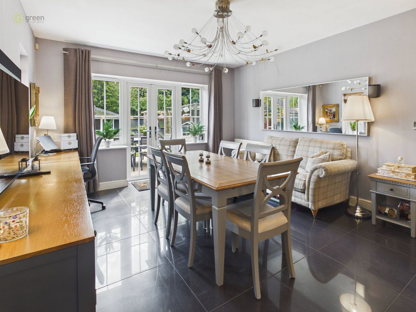 f965715816314bde864fab1a627528c2100cam04425g0pr0418still022