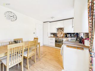 cam01698g0pr0280still003