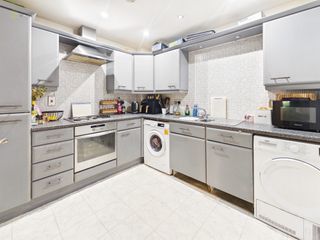 cam05459g0pr0201still017