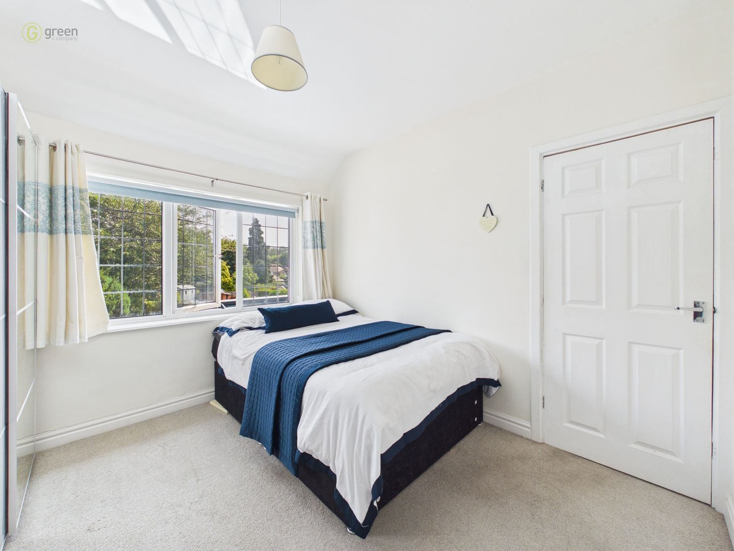 cam05591g0pr0247still010