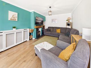 cam03830g0pr0396still030