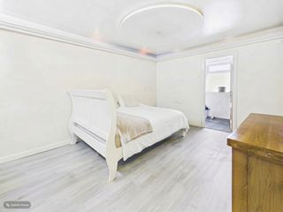 cam03830g0pr0399still024001