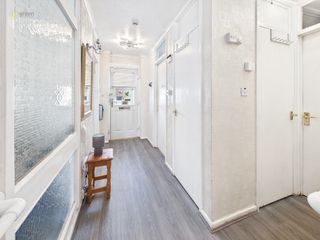 cam05459g0pr0209still023