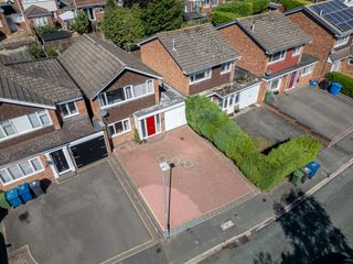 23floraclosetamworthb798ud6