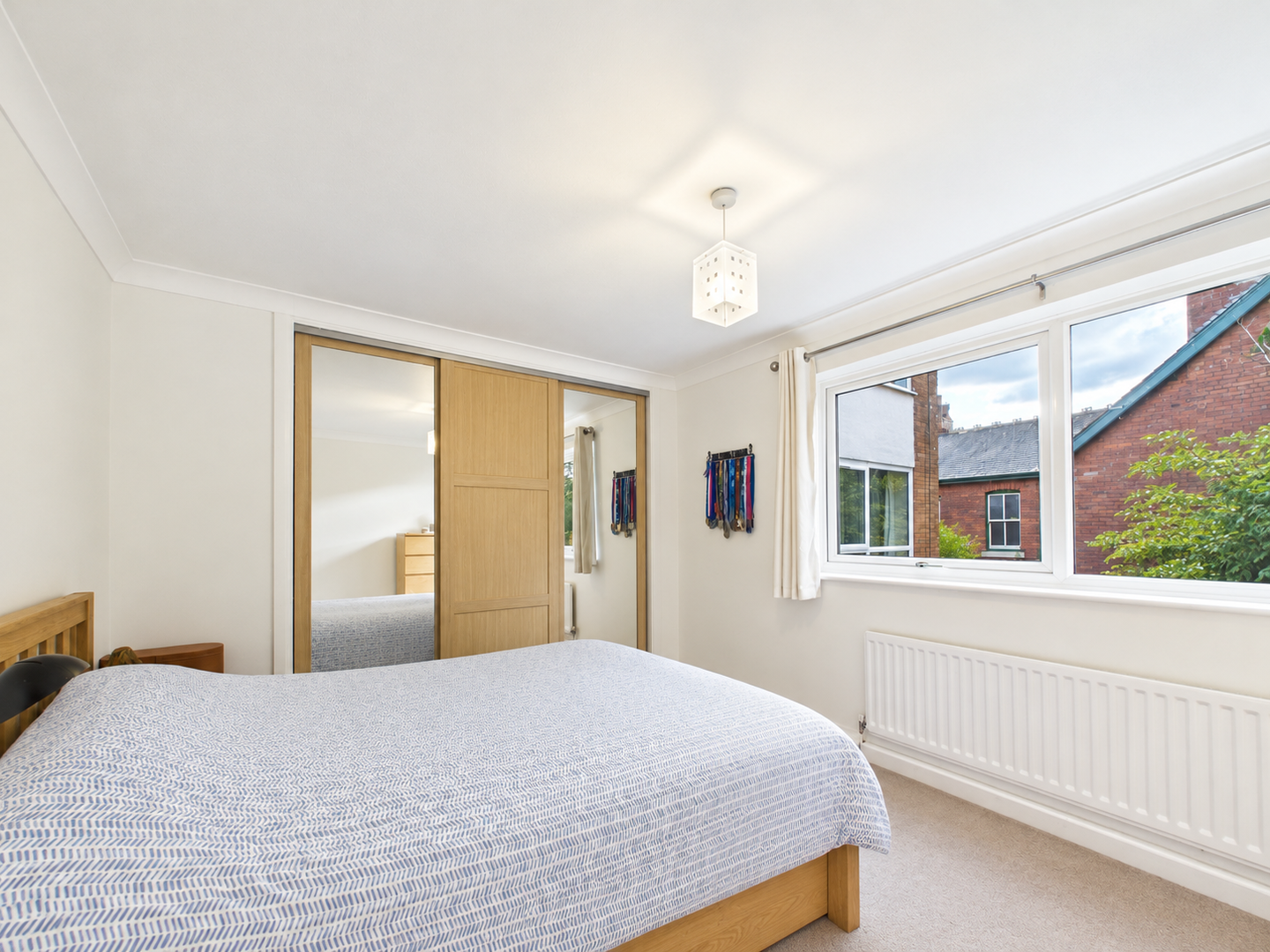 tidymodernbedroomwithmirroredwardrobe