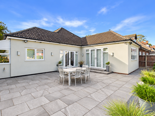 modernbungalowpatiocourtyard
