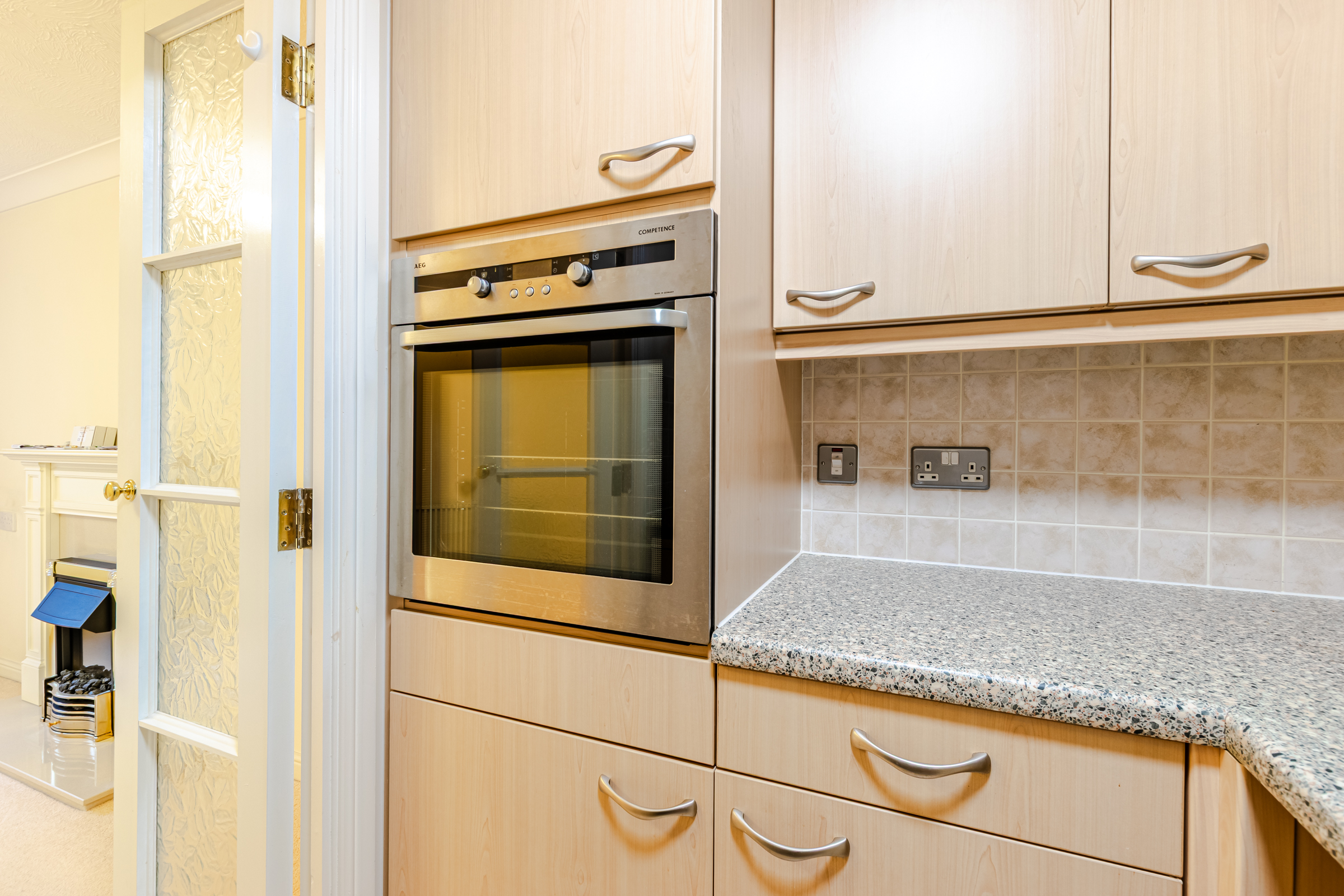 Rosewood Court, Park Avenue, Roundhay, Leeds, LS8 - Photo 6
