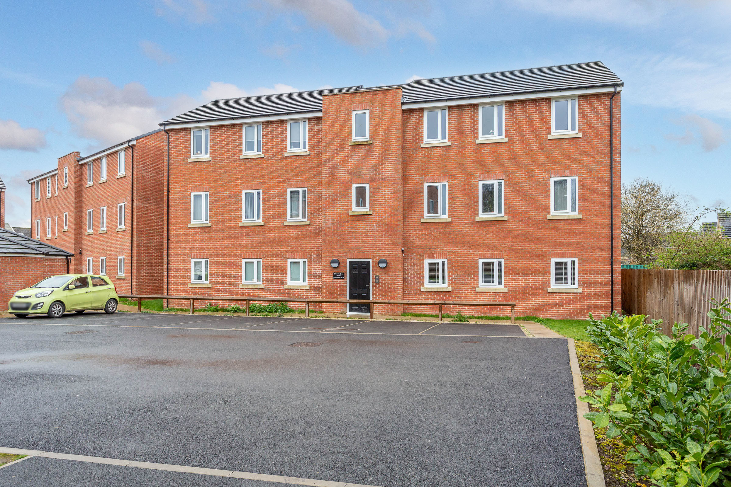 Elizabeth Court, Wakefield, WF2 - Photo 14