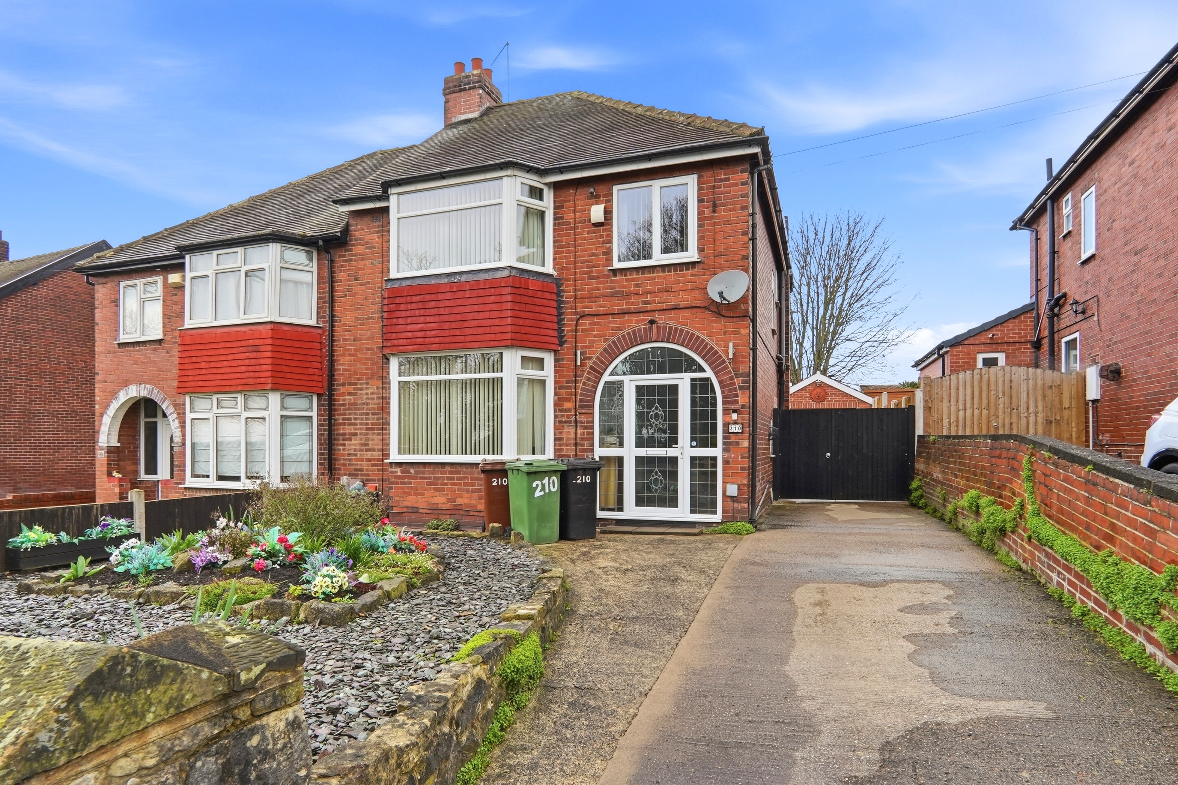 Brigshaw Lane, Kippax, Leeds, LS25 - Photo 1