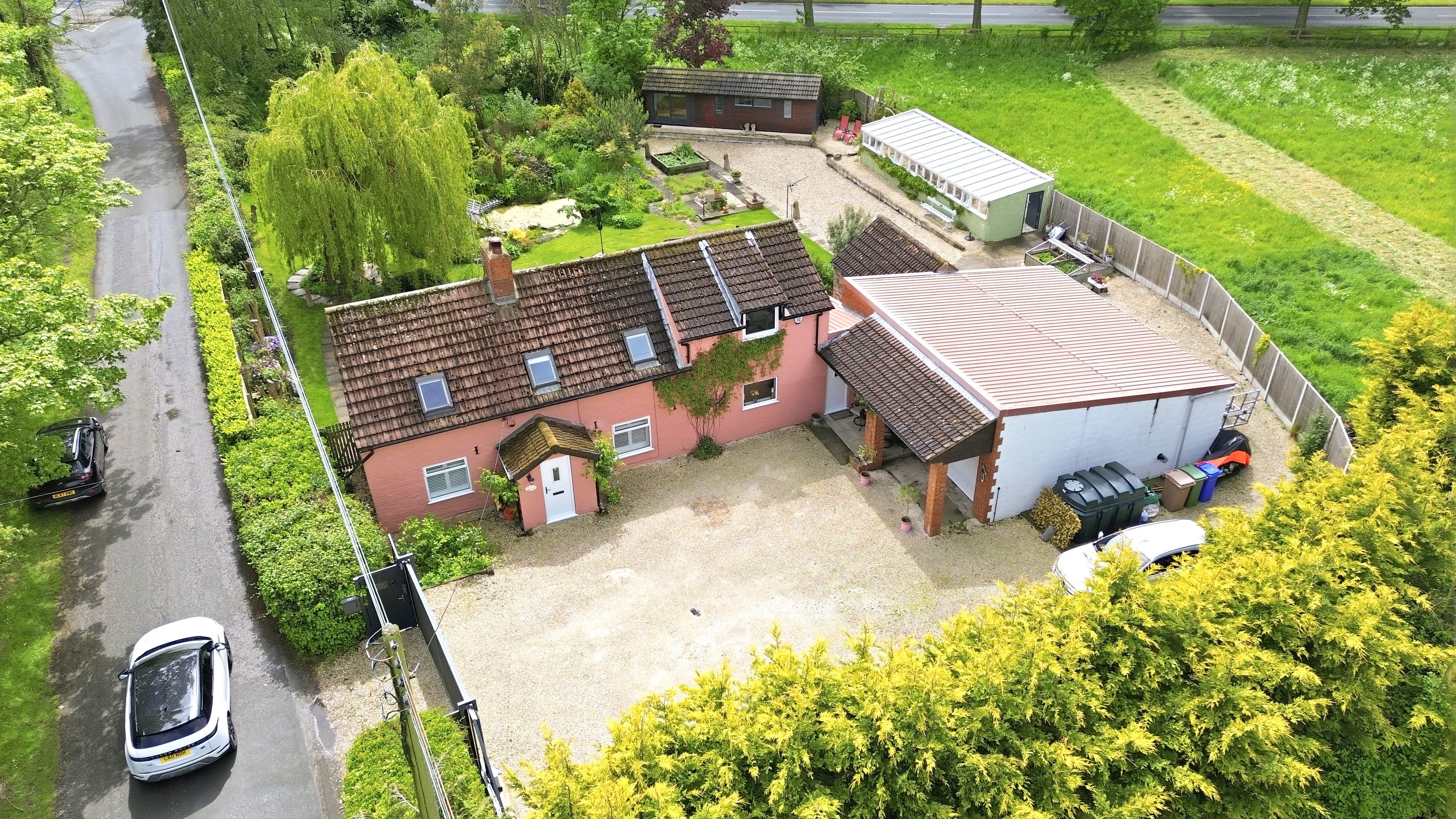 April Cottage, Main Road, Newsholme, DN14 - Photo 47