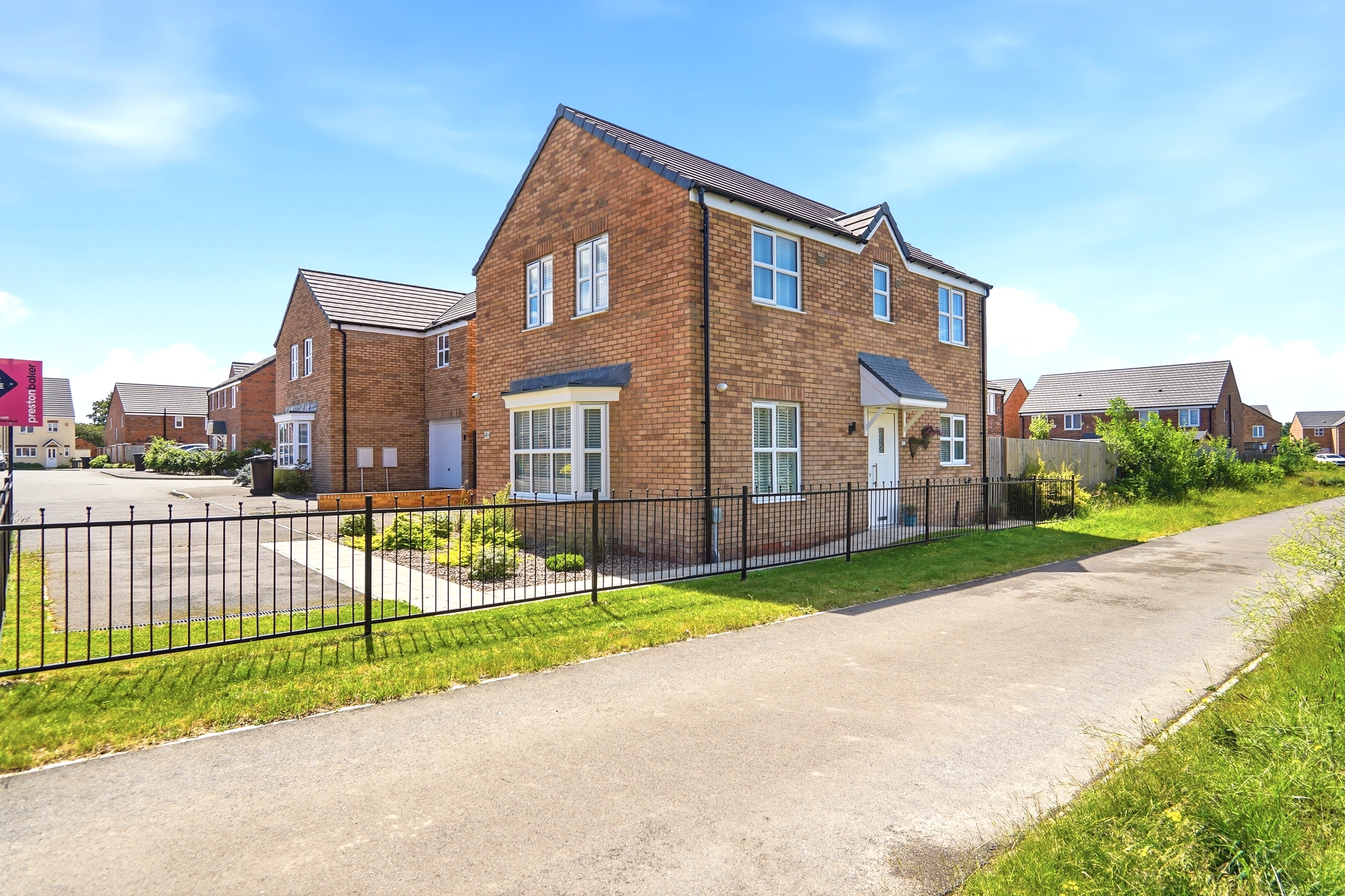 Lincoln Close, Bessacar, Doncaster, DN4